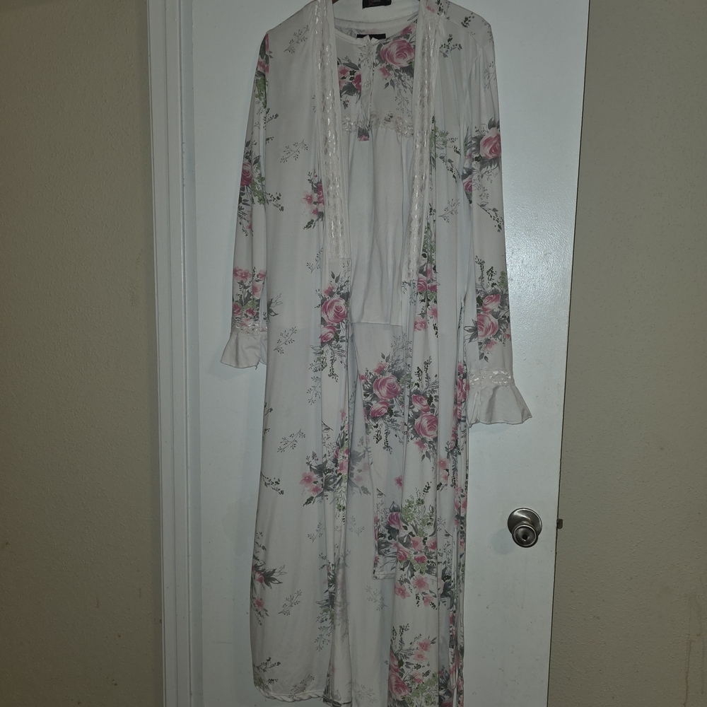 Floral Long Robe with Pink Roses